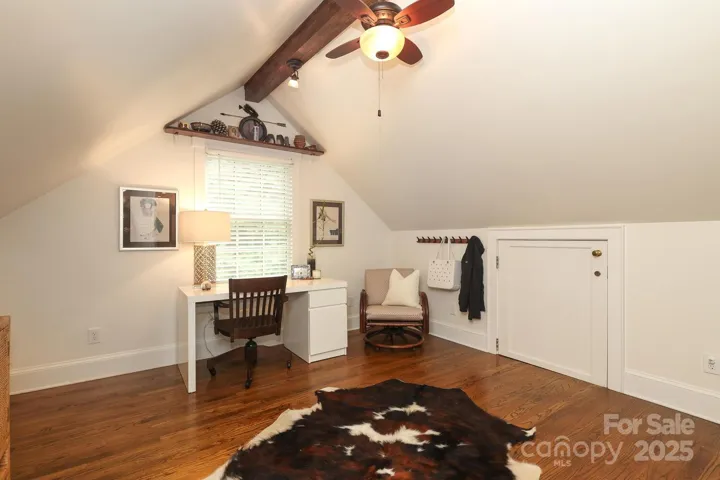 Office level 2 Carriage/Guest house