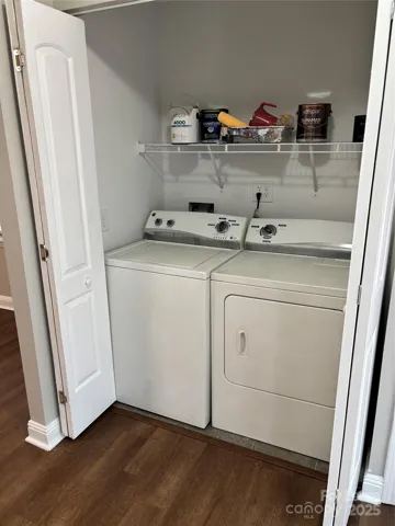 Washer/dryer remain or can be removed.