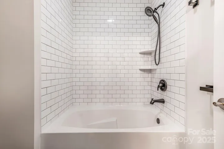 Ensuite Bath - Jack & Jill