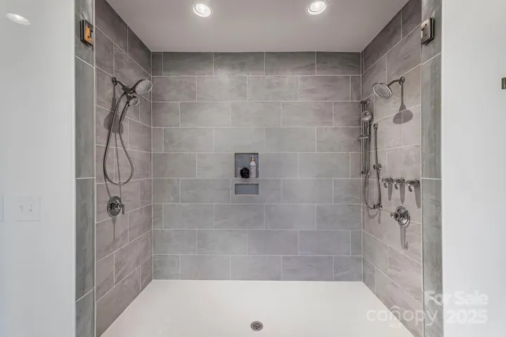 Large dual Spa shower with custom jets