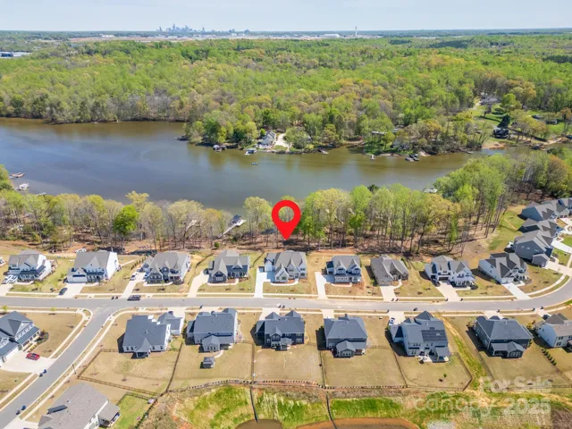 Family Community with direct access to Lake Wylie