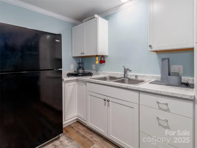 Kitchen area in bonus/2nd law suite