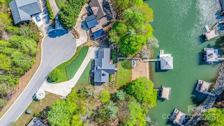 Lake James - Waterglyn Community. A gentle walk to your outdoor living.