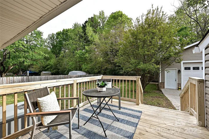 Pristine deck off kitchen