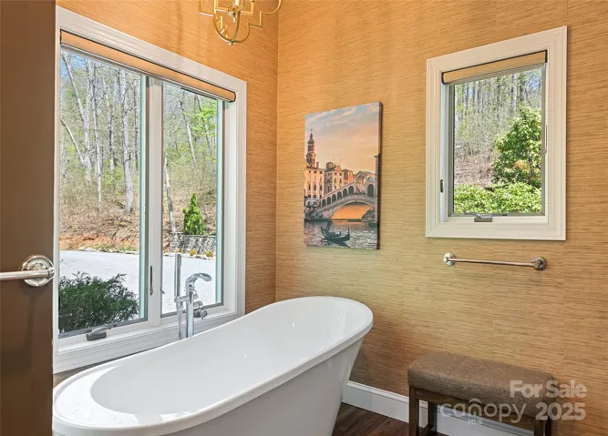 soaking tub
