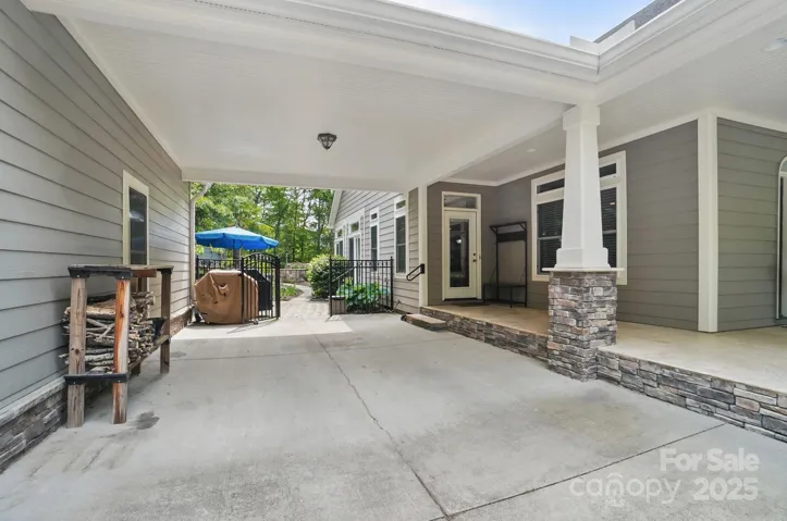 Porte-cochere (covered entrance between detached 2 car garage and house)