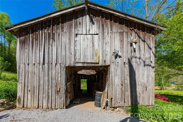 Barn - 2 story with power