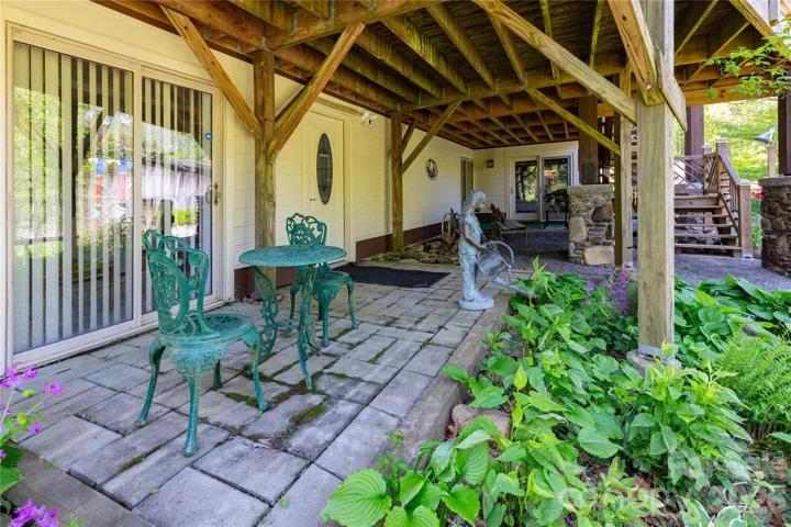 Exterior Entry to Apartment