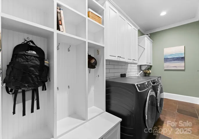 Drop zone and spacious Laundry