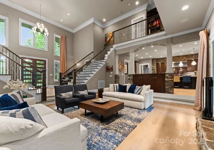 Open Floorplan of living room to Kitchen area