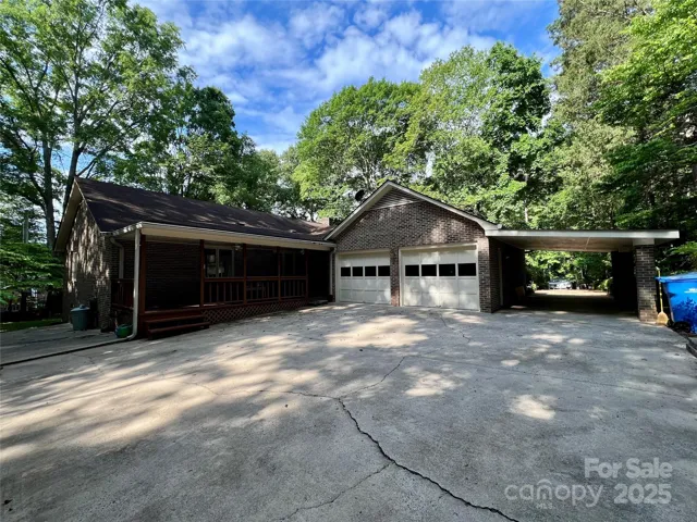 Covered Porch, Garage and Porte-cochere