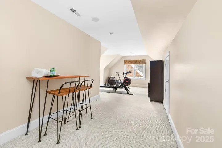 Upper-Level Bonus Room