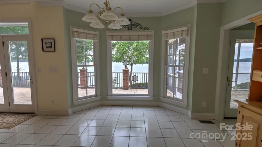 Waterview breakfast nook