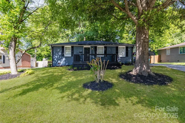 Welcome to 3637 Glenville Ave!!