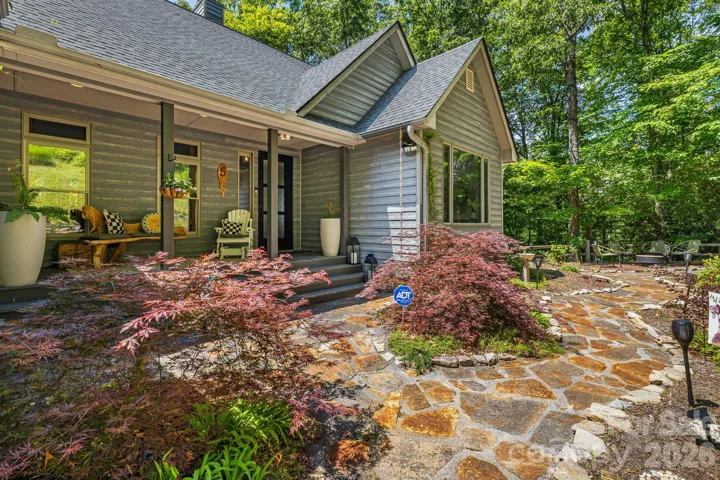 Welcome to 5 Saddle Ridge