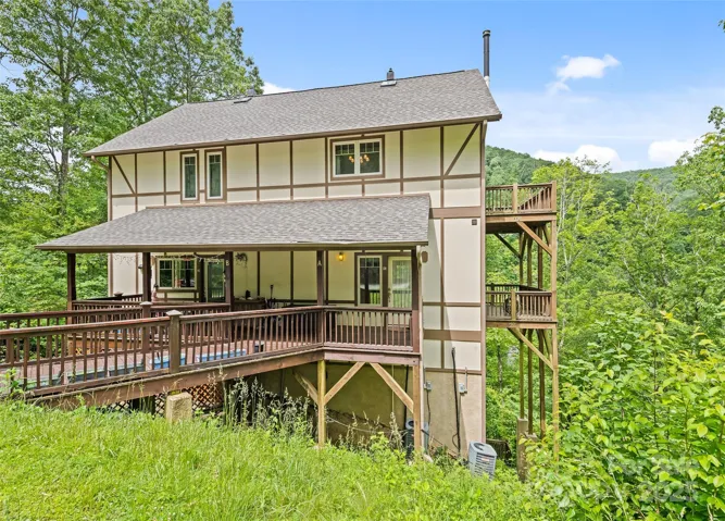 20A Lila Lane (on right)