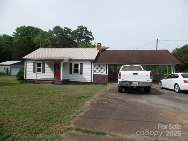 Fresh Paint New Carpet Updated Plumbing Two Car Shop With Car Lift