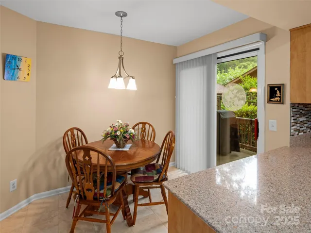 Breakfast Room Leading to Side Grilling Porch