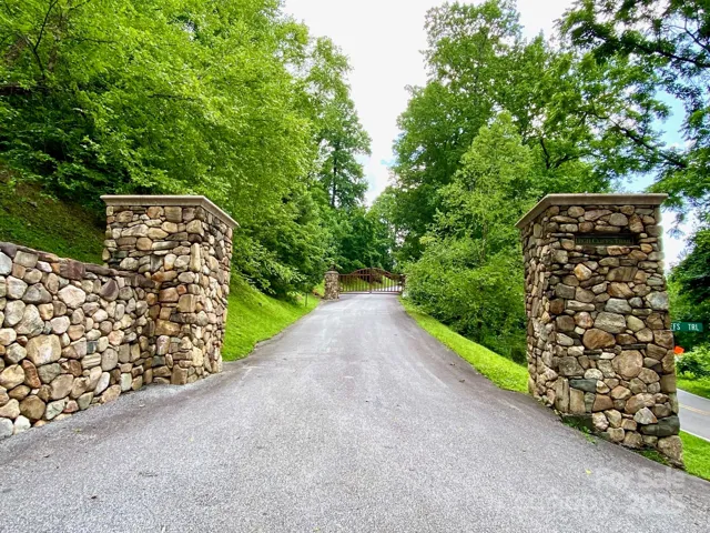 Welcome to the High Cliffs at Round Mountain!