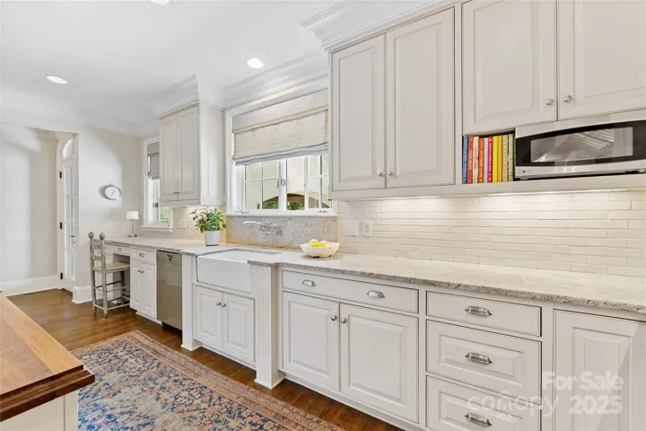 Apron and prep sinks provide for cooking ease.