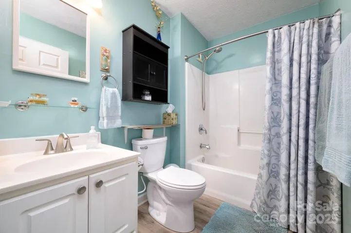 Hallway Access Full Bathroom
