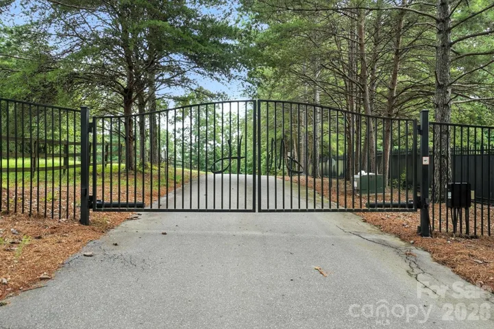 10 Acres | Creek + Waterfall | Ideal Basement Build