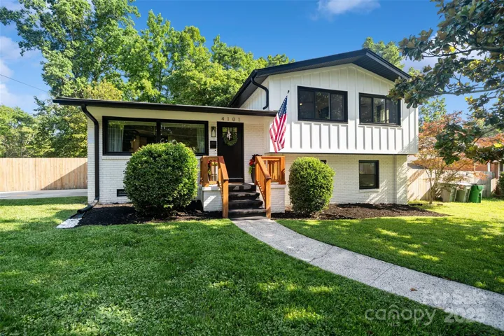 Gorgeous curb appeal!
