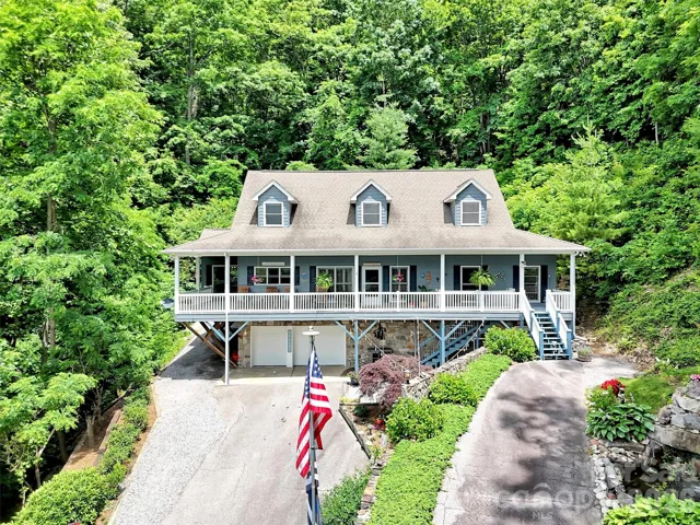 Beautiful Curb Appeal!