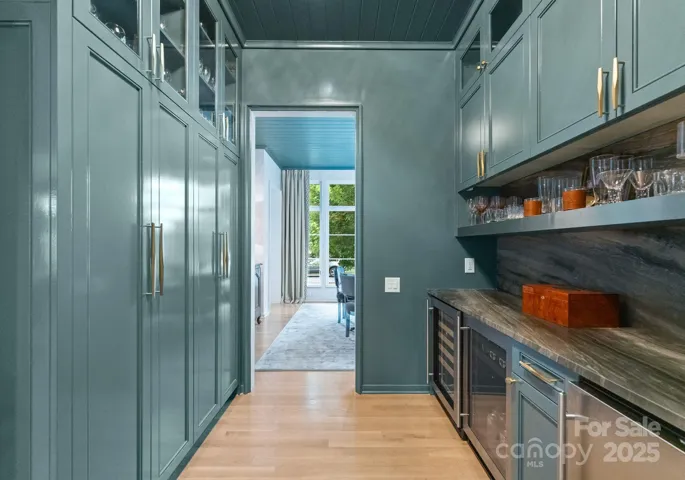 Butler's Pantry & Bar