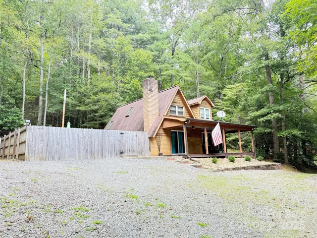 Main Cabin with 1400+ sqft.