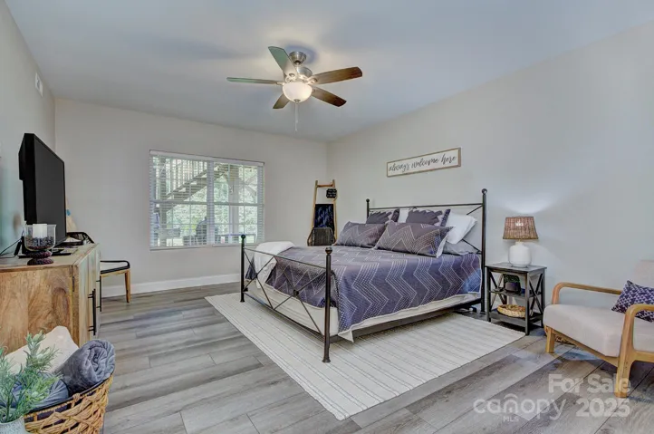 Cozy & Private Bedroom in Basement