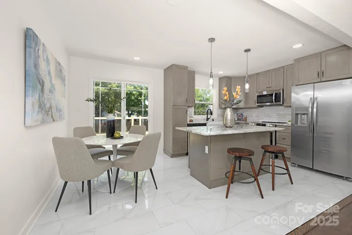 Kitchen-Breakfast Area