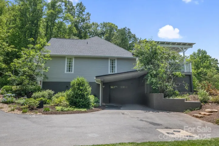 3rd garage space on basement level