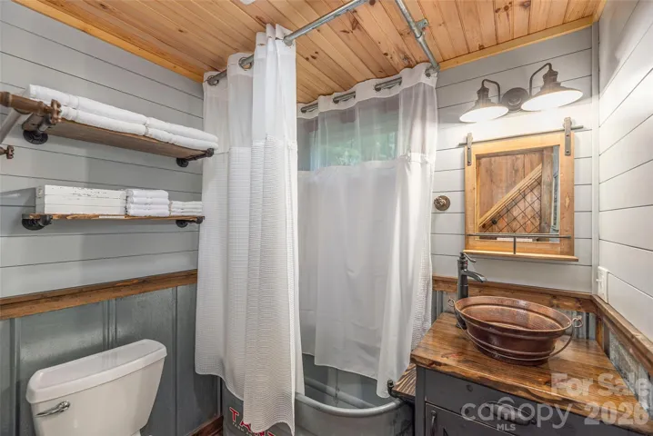Guest Cabin Bathroom