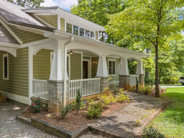 Wonderful covered front porch.