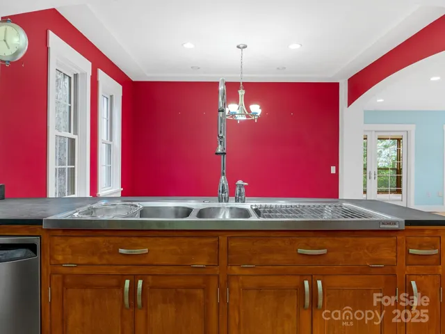 Impressive 5', 3 basin sink