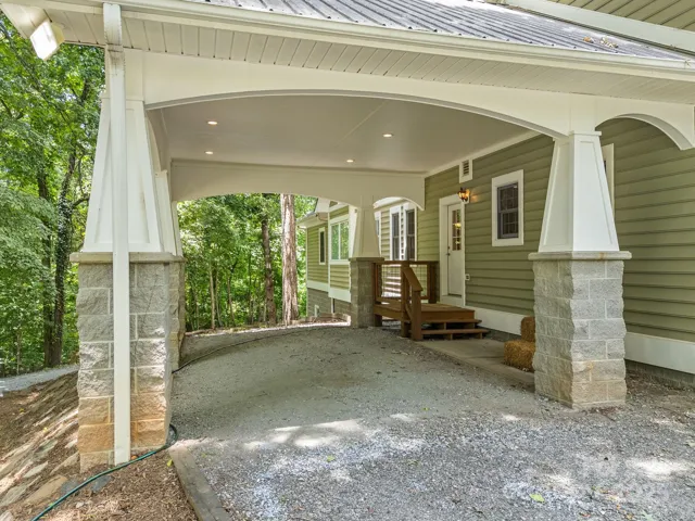 Porte-Coche're that offers convenient access to the kitchen.