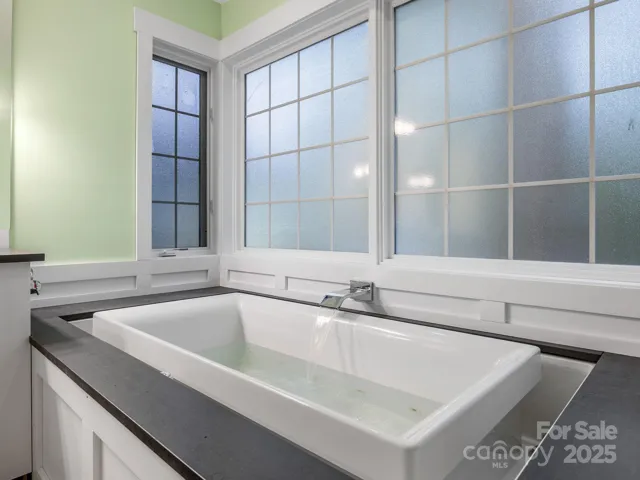 Kohler SOK Overflowing Spa