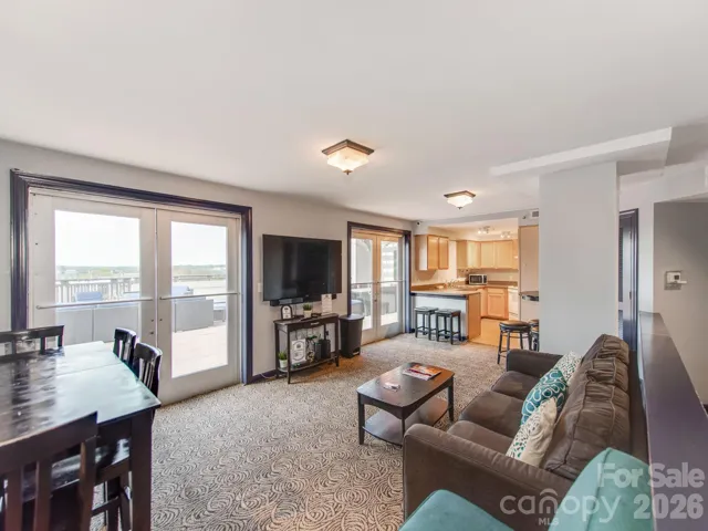 great space for entertaining guests & family & friends