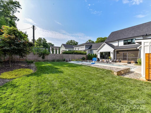 Plenty of Back Yard Space
