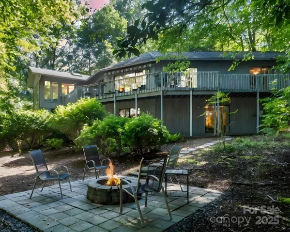 Golf course home in Rumbling Bald on Lake Lure's Apple Valley offers easy, level access into the main level living space.