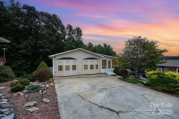 Welcome to 115 Trails End Lane