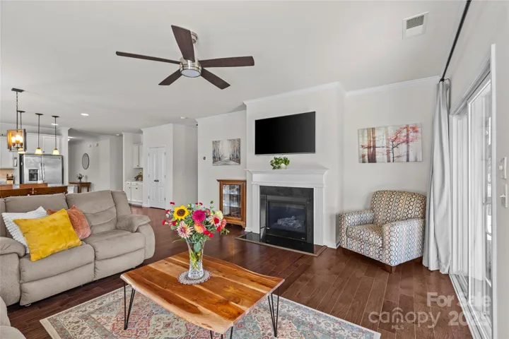Great Room w/Gas Fireplace