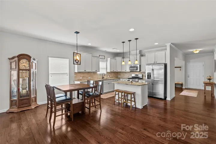 Casual Dining/Kitchen Area
