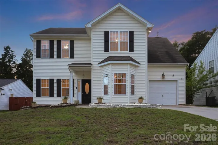 Beautifully maintained exterior.