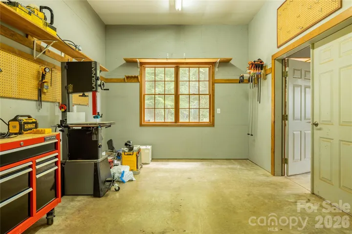 More workshop space with plenty of space for your equipment