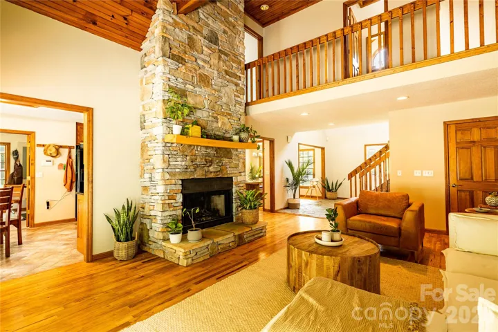 Great room with cathedral ceilings
