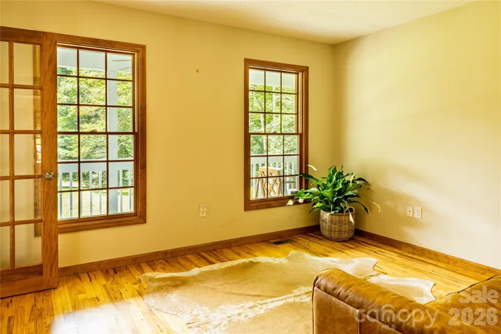 Bonus room connected off foyer entrance
