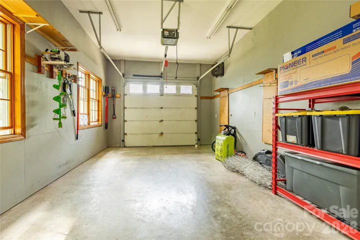 Single bay garage - great for workshop space