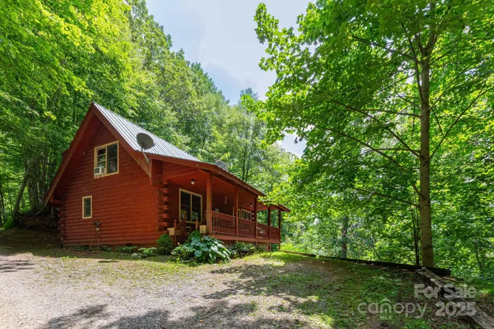2BR, 2BA Log Cabin on 1 acre